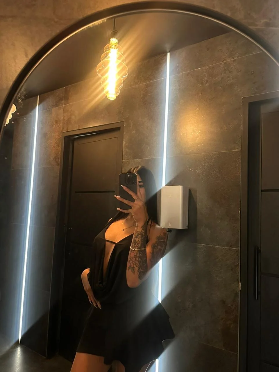 XXX Porn Photo of Nude AriRobert_ 23