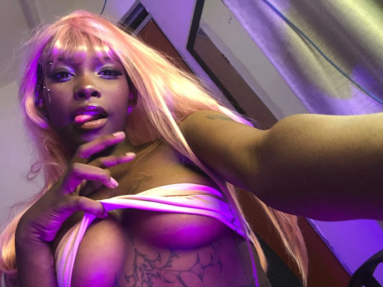 XXX Porn Photo of Nude vickycat_x 3