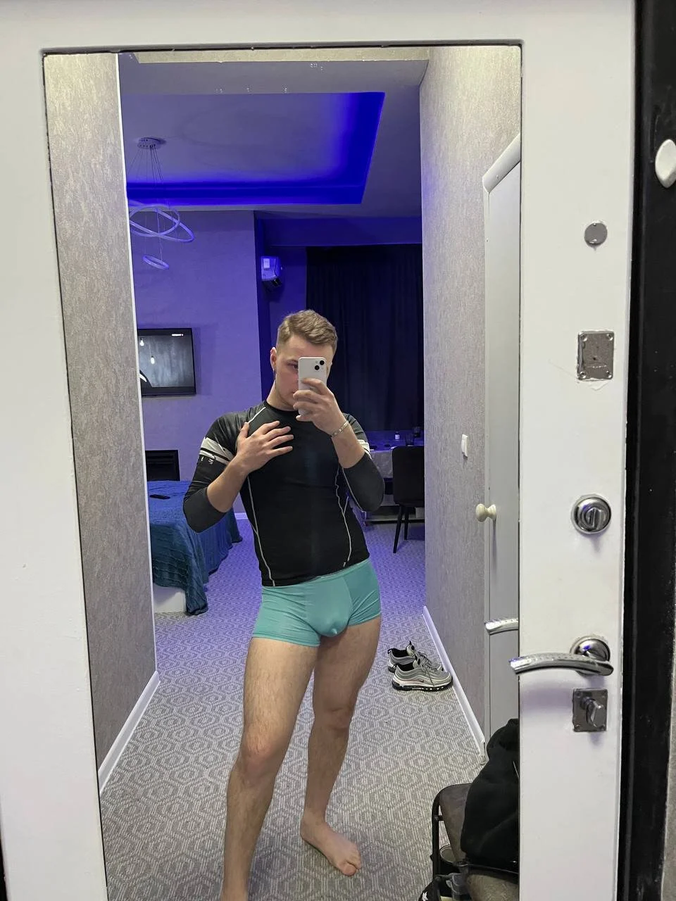 XXX Porn Photo of Nude johnny_bigass 3