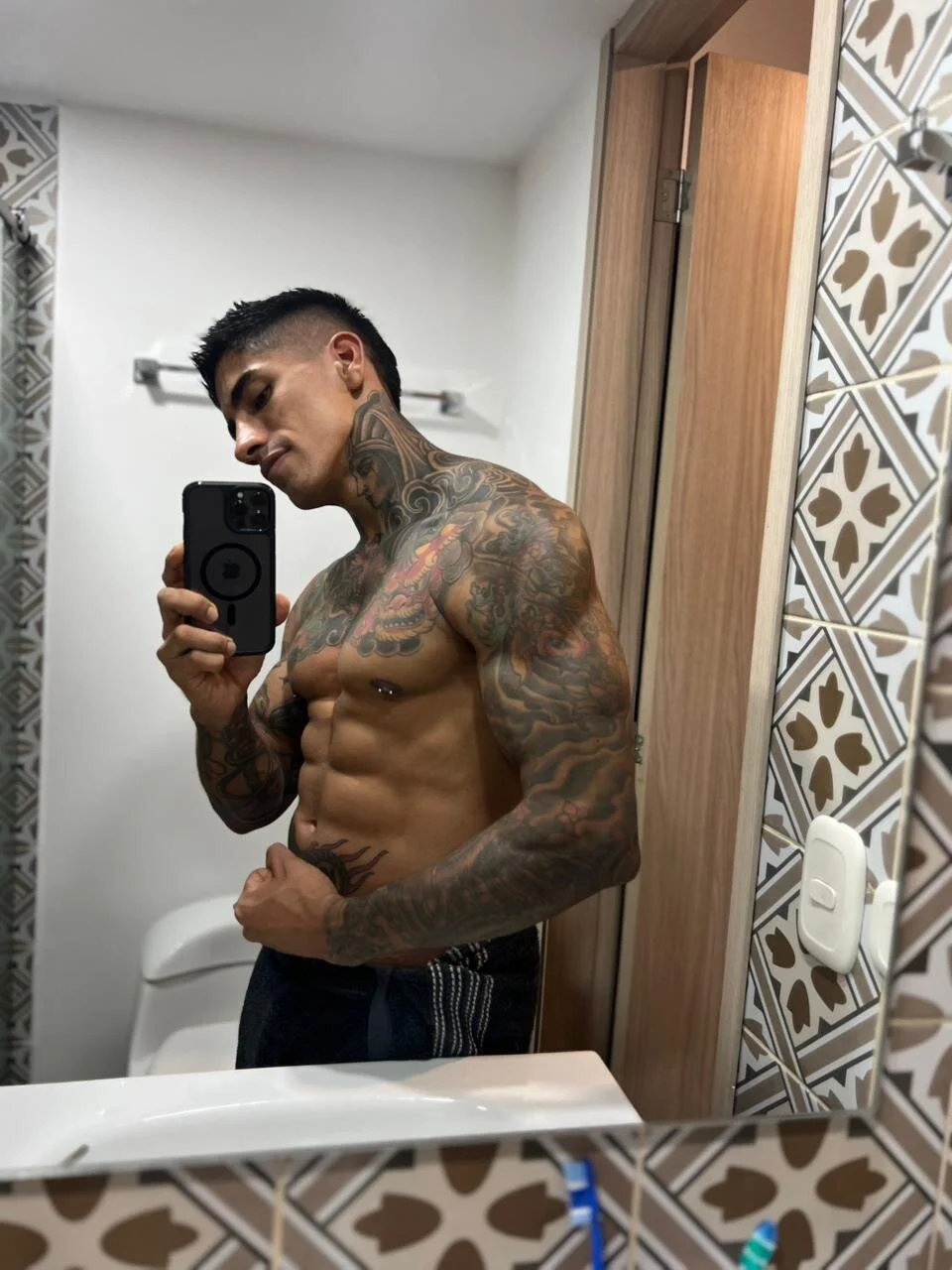 XXX Porn Photo of Nude AdanReilly 3
