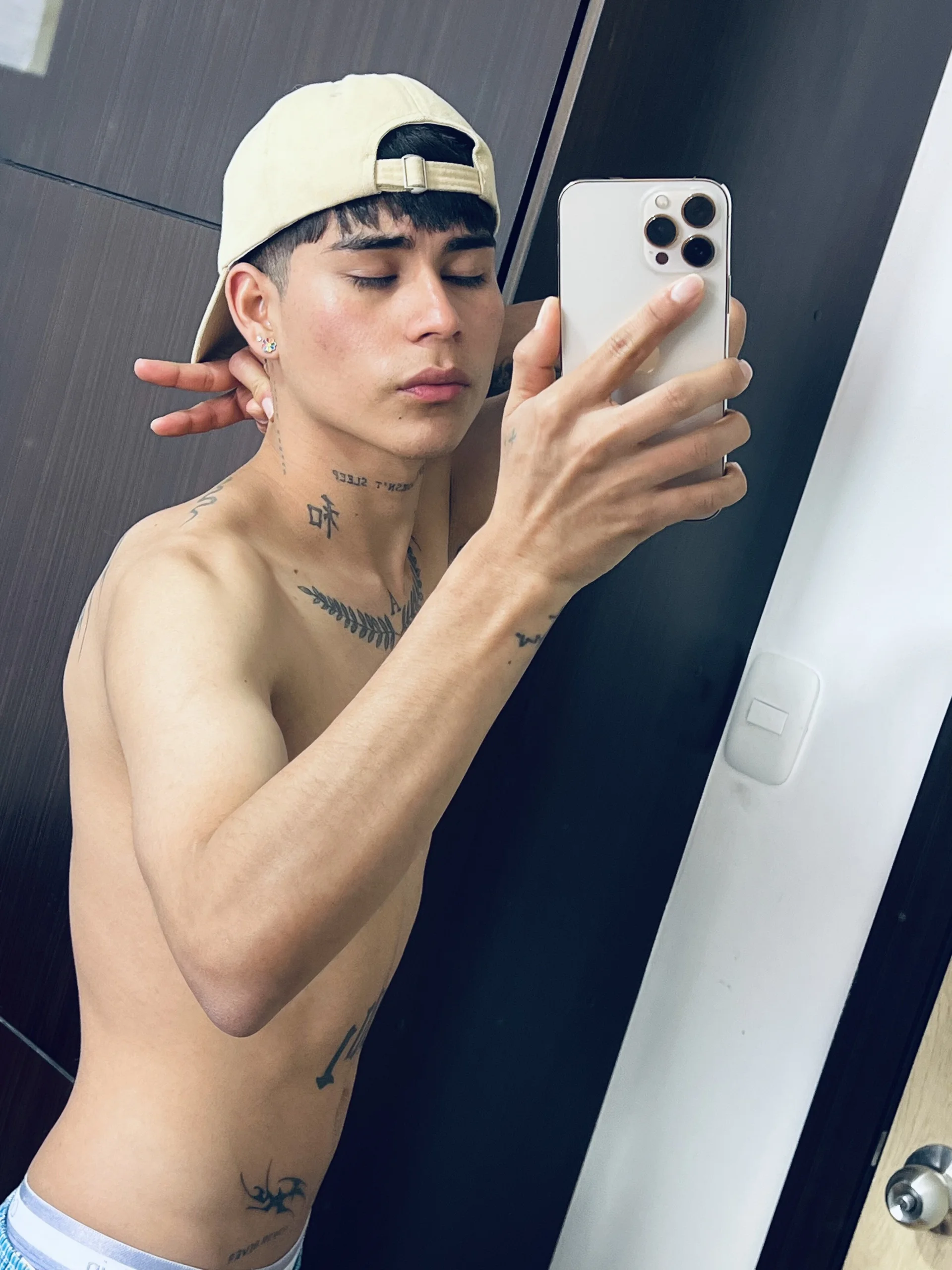 XXX Porn Photo of Nude lukasstrong_ 2