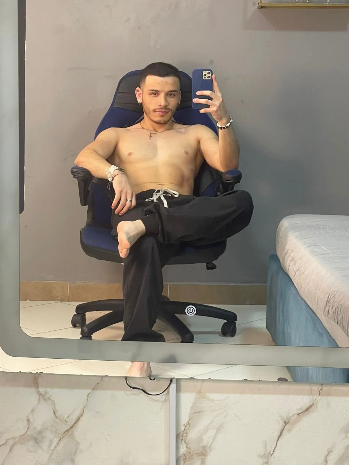 XXX Porn Photo of Nude liam_es 23