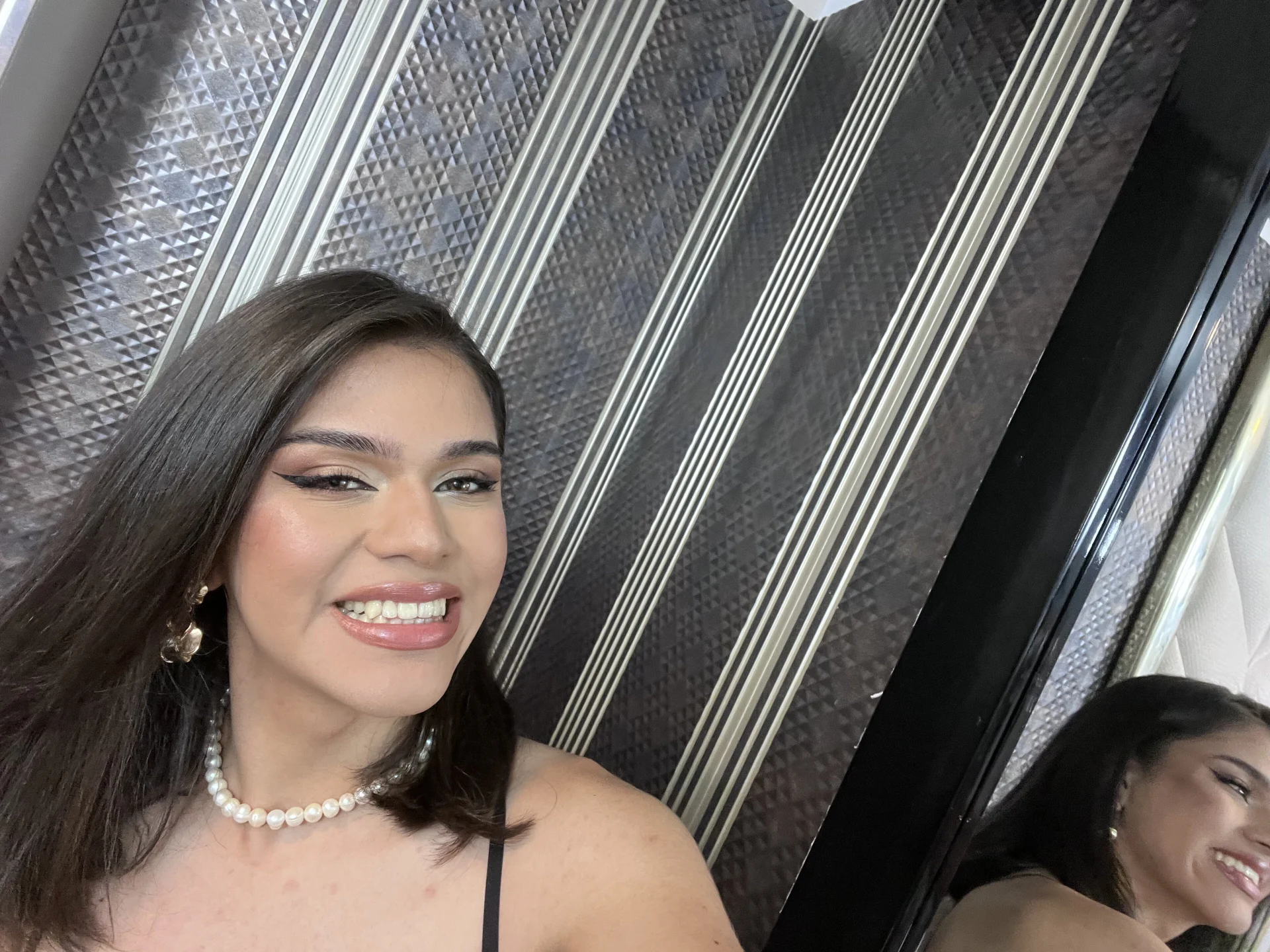 XXX Porn Photo of Nude lizzywindsor 5