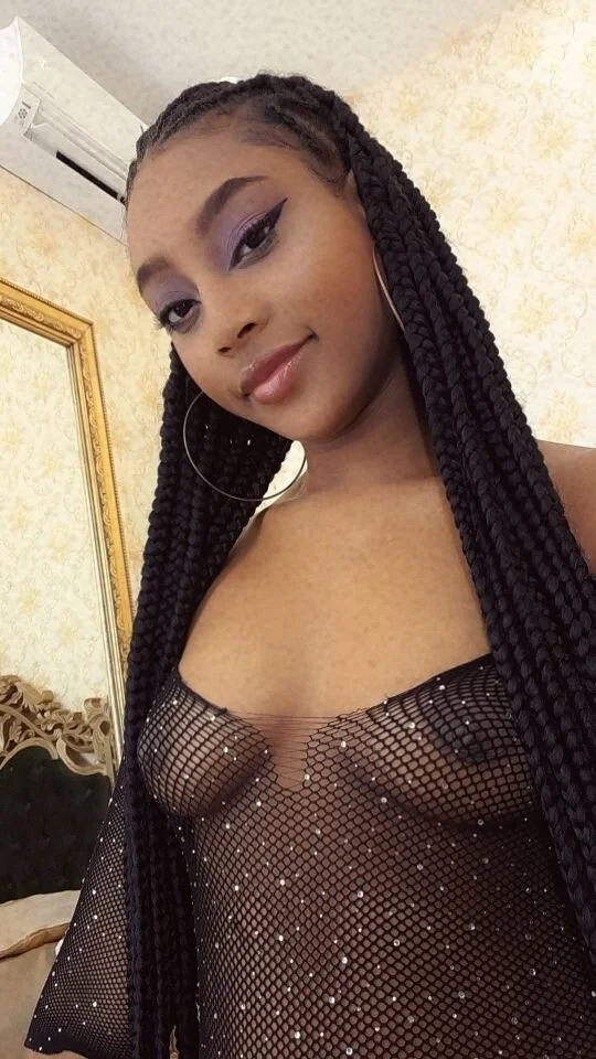 XXX Porn Photo of Nude Adelehottman 4