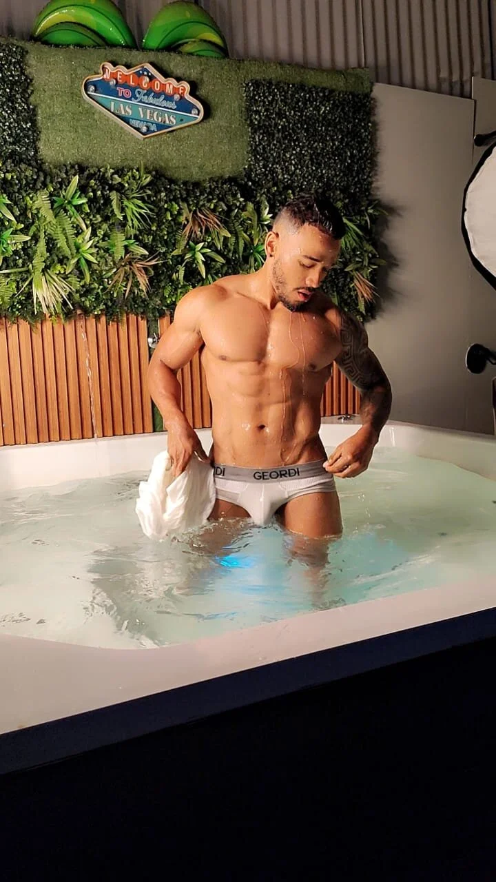 XXX Porn Photo of Nude bruno_miller_ 16