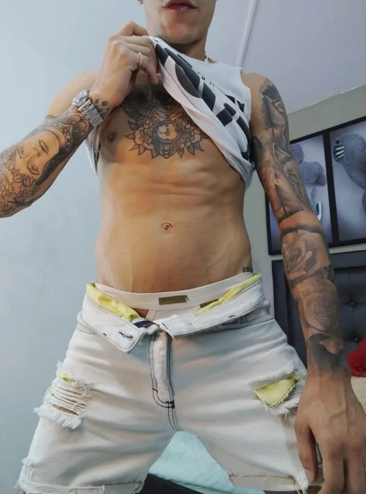 XXX Porn Photo of Nude logan-wollf 19