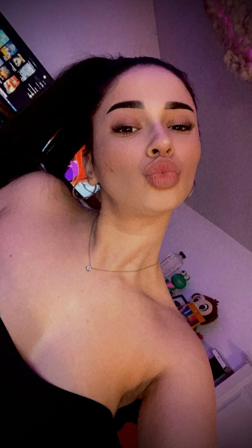 XXX Porn Photo of Nude SelenaBee 2