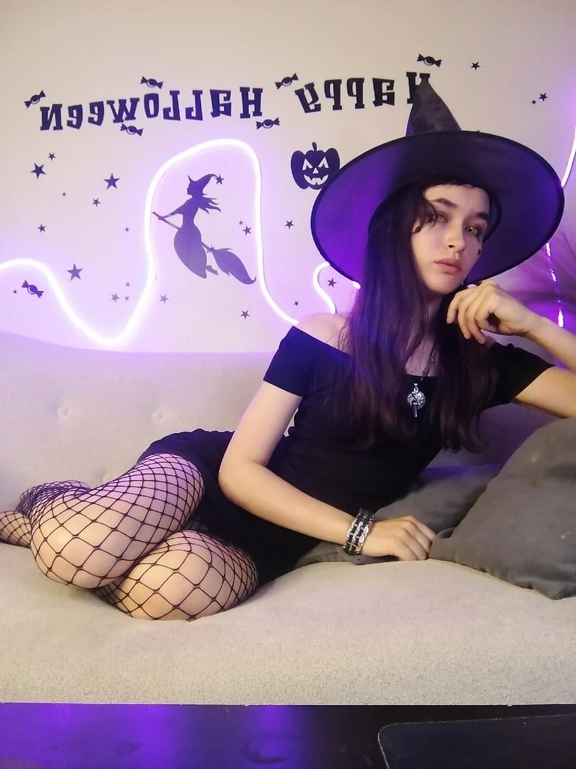 XXX Porn Photo of Nude Emily_Strikeee 6