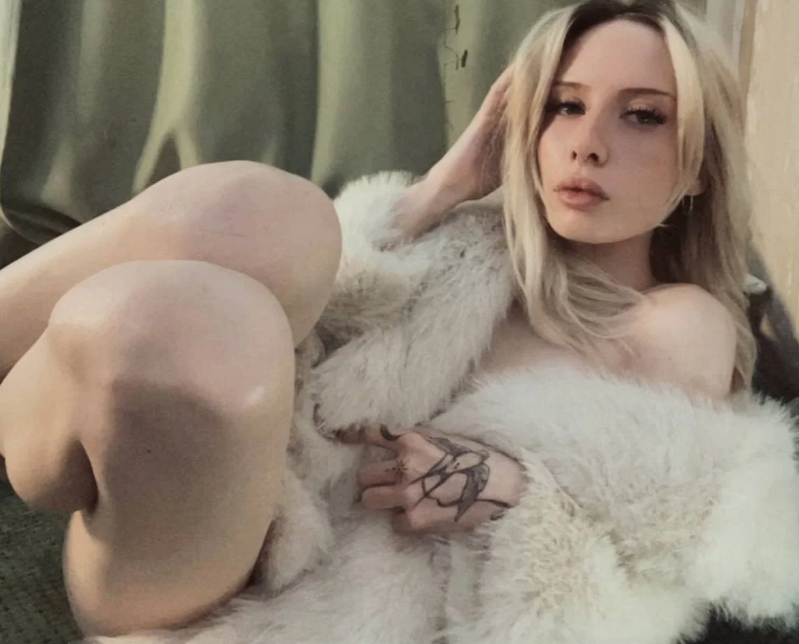 XXX Porn Photo of Nude DellaCampbell 2