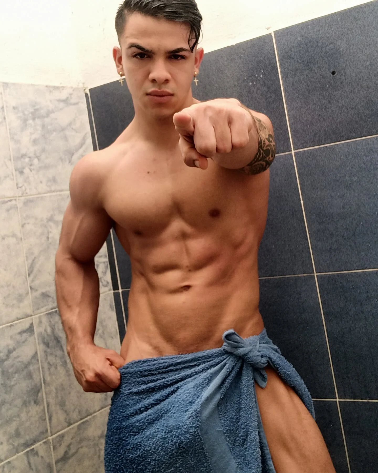 XXX Porn Photo of Nude TheMuscularVenezuelanMan 3