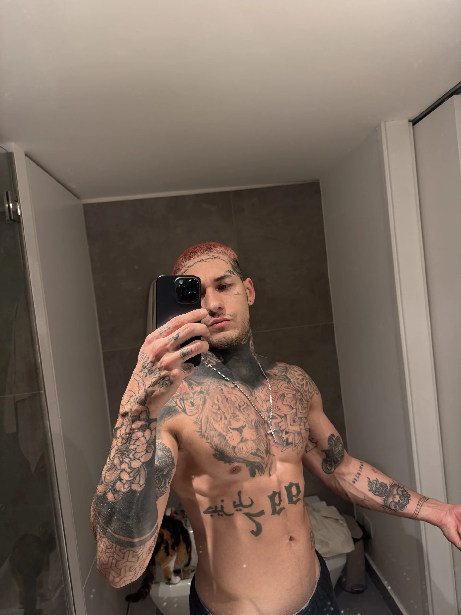 XXX Porn Photo of Nude whoiszeke 1