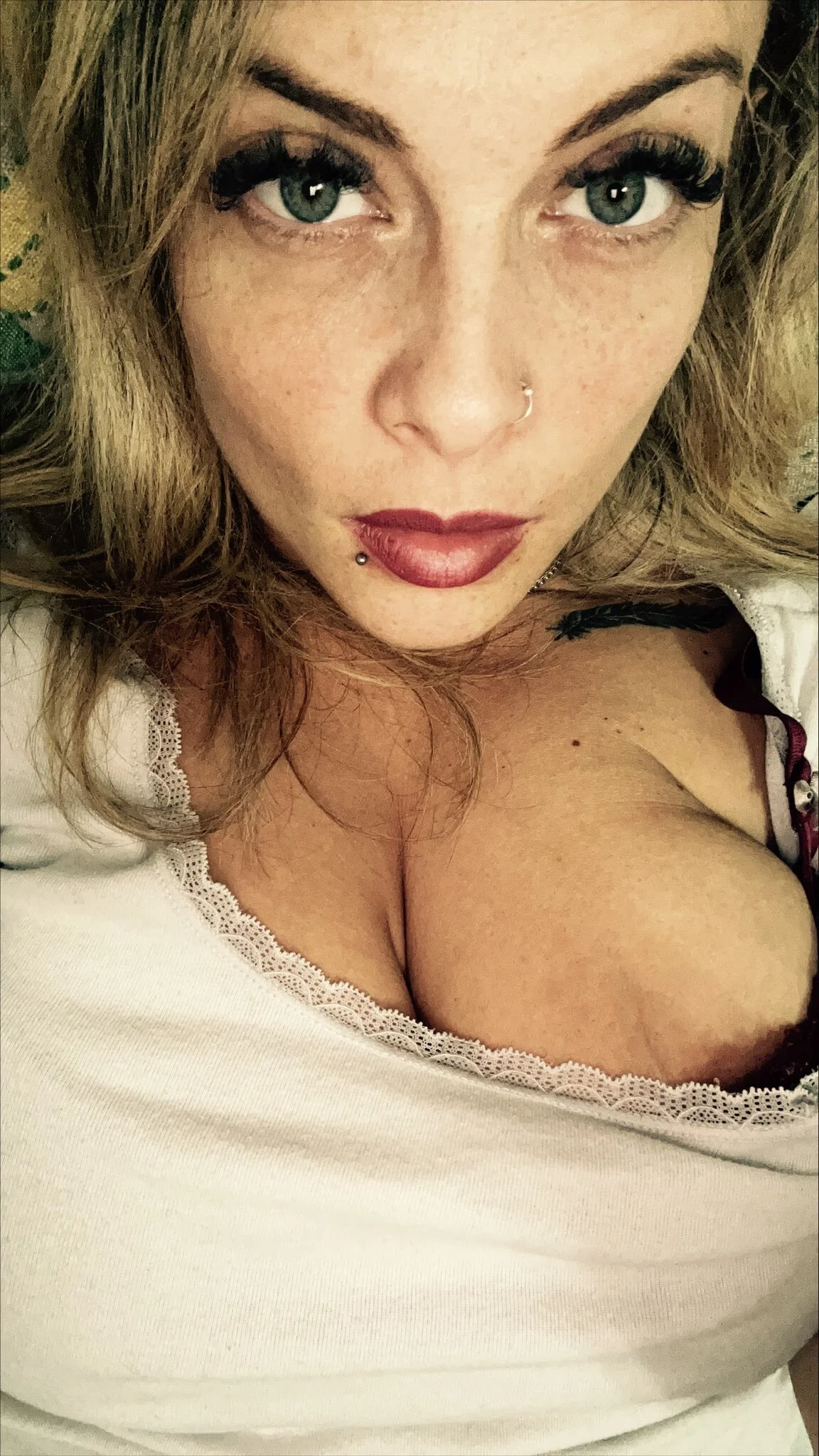 XXX Porn Photo of Nude ZoeMesmerizee 747