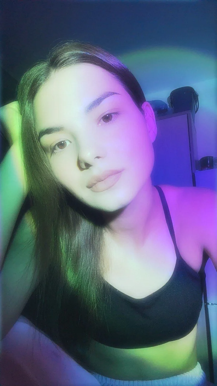 XXX Porn Photo of Nude Laura_Sunday 13