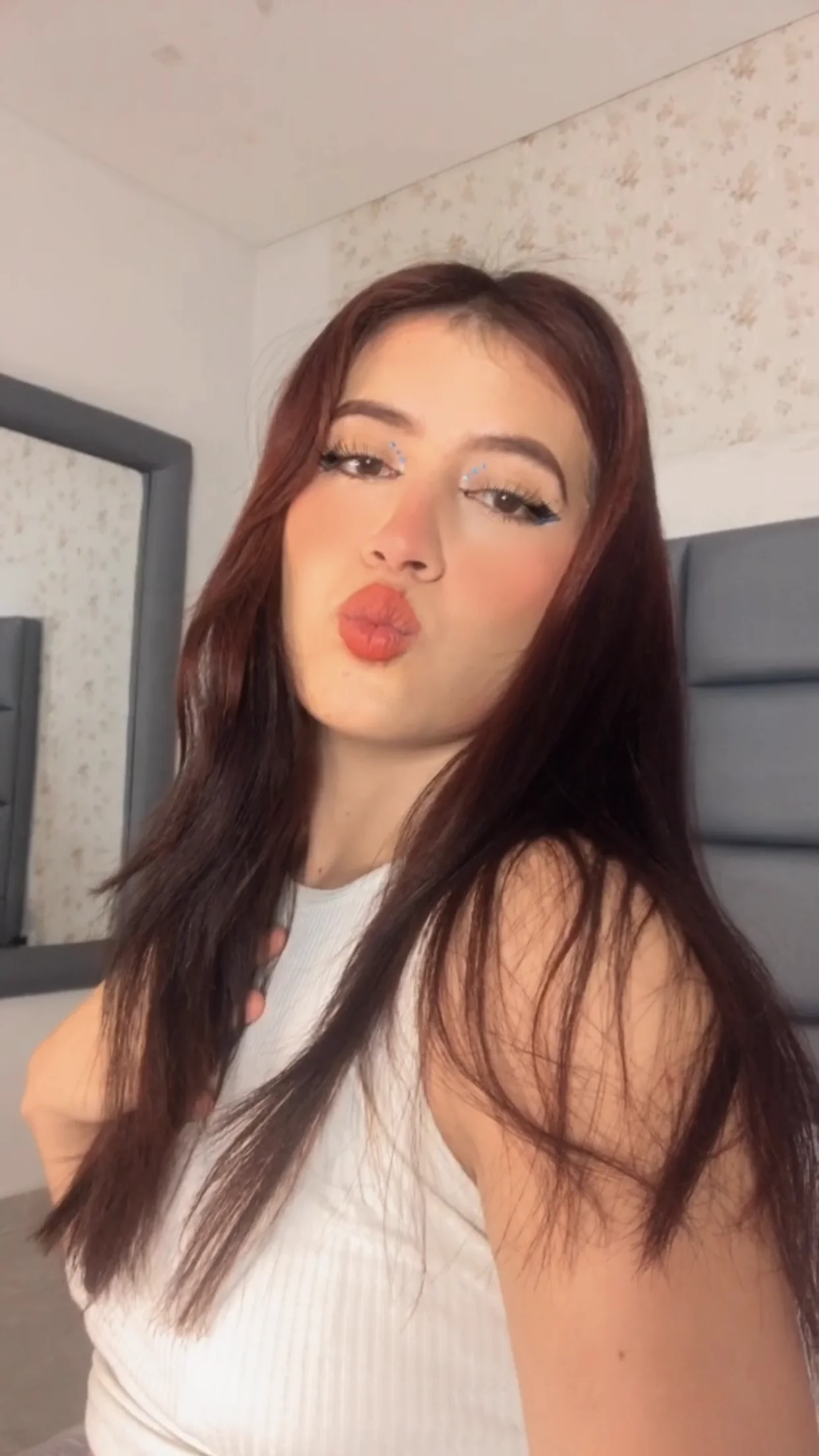XXX Porn Photo of Nude BrunnetAri_ 2