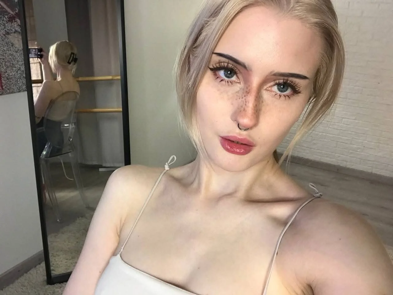 XXX Porn Photo of Nude oh__lily 5