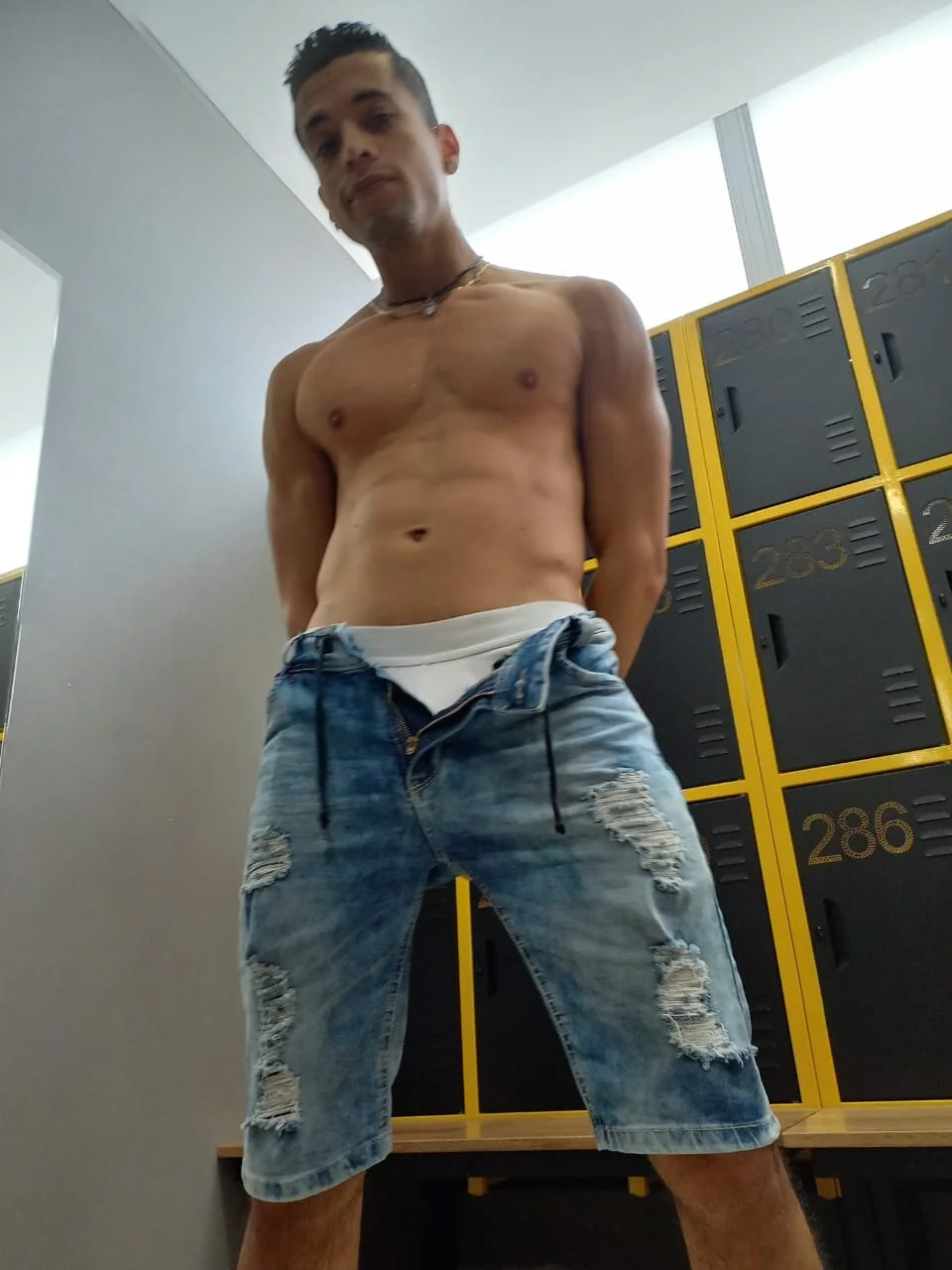 XXX Porn Photo of Nude Brunocuttie94 18