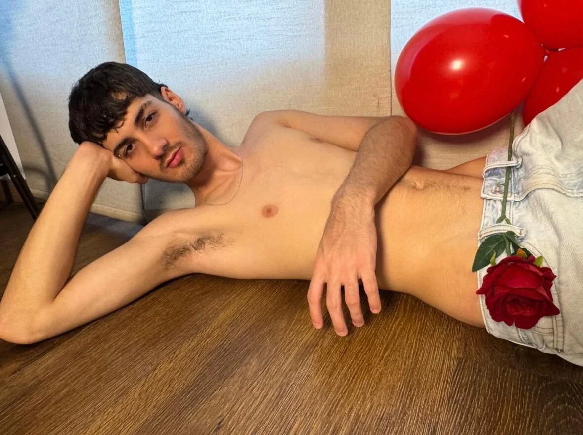 XXX Porn Photo of Nude Enzo_Crown 1