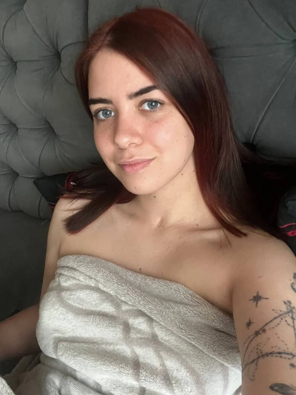 XXX Porn Photo of Nude NeonSpark 5
