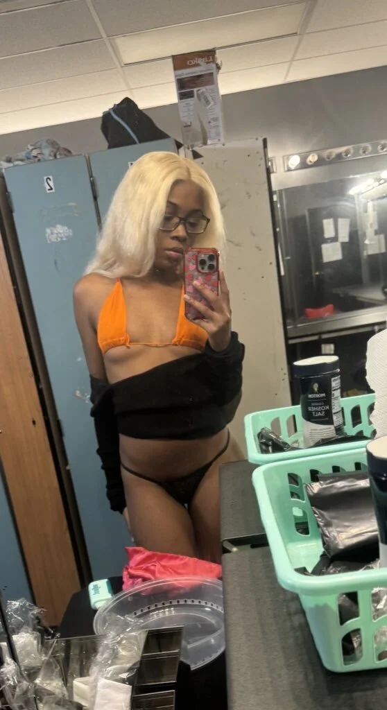 XXX Porn Photo of Nude adoremissni 5