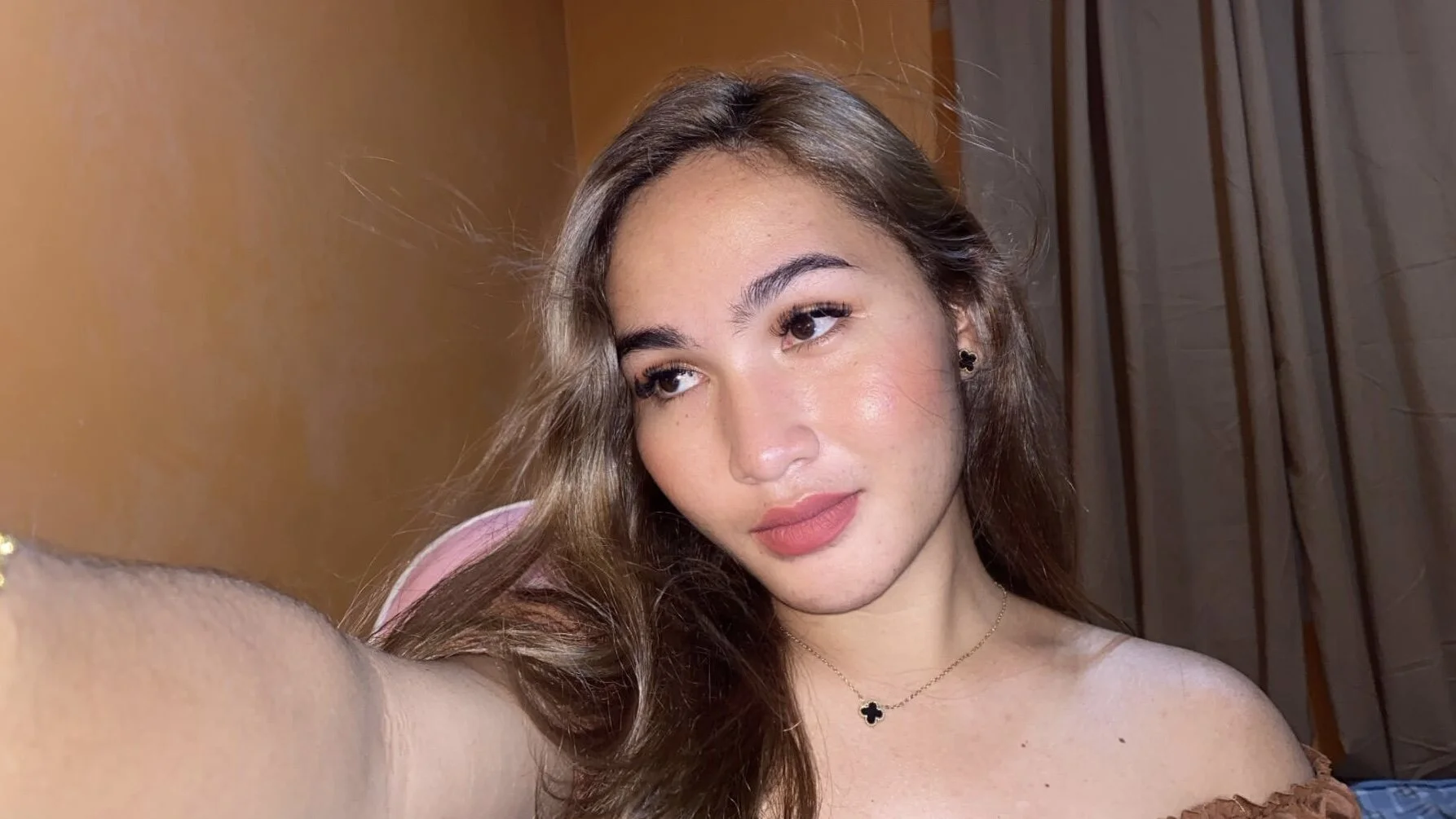 XXX Porn Photo of Nude ur_Katrina69 19