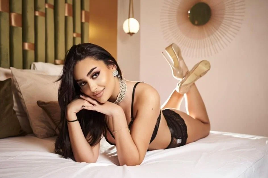 XXX Porn Photo of Nude hornyemma__ 3
