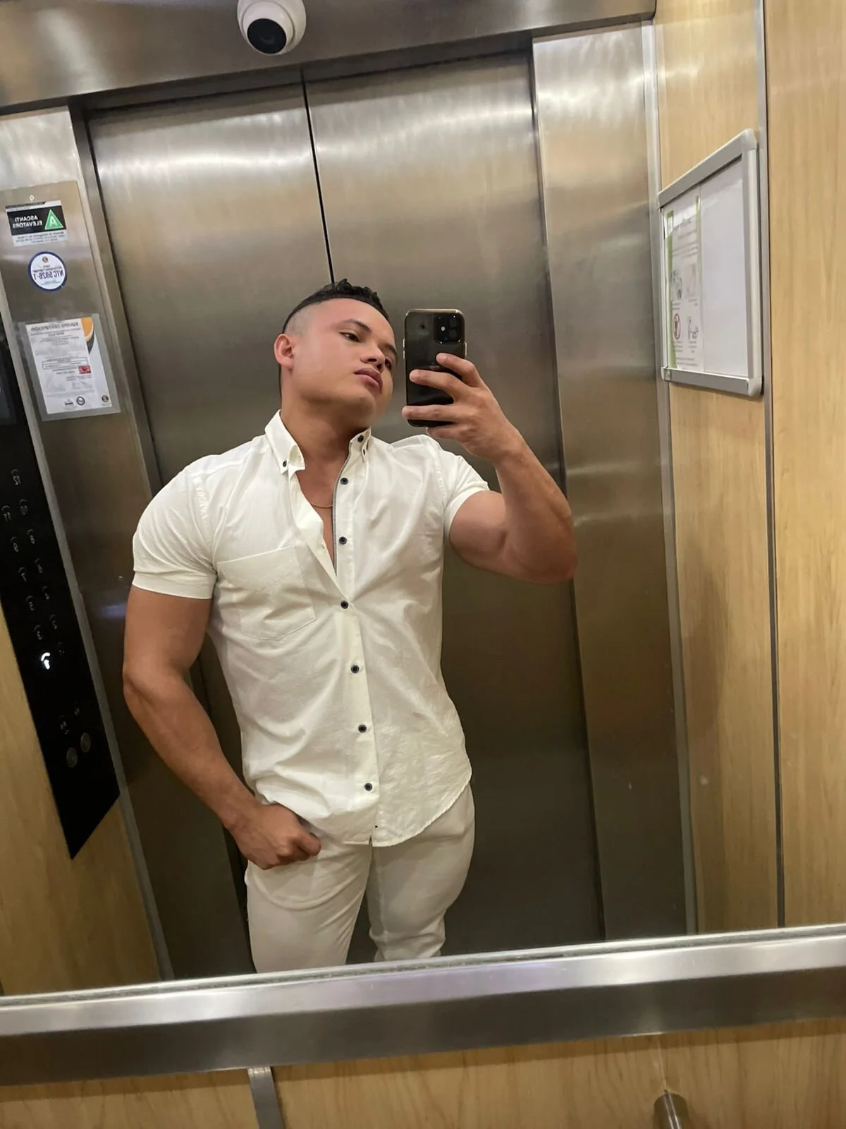 XXX Porn Photo of Nude KingLevi01 3