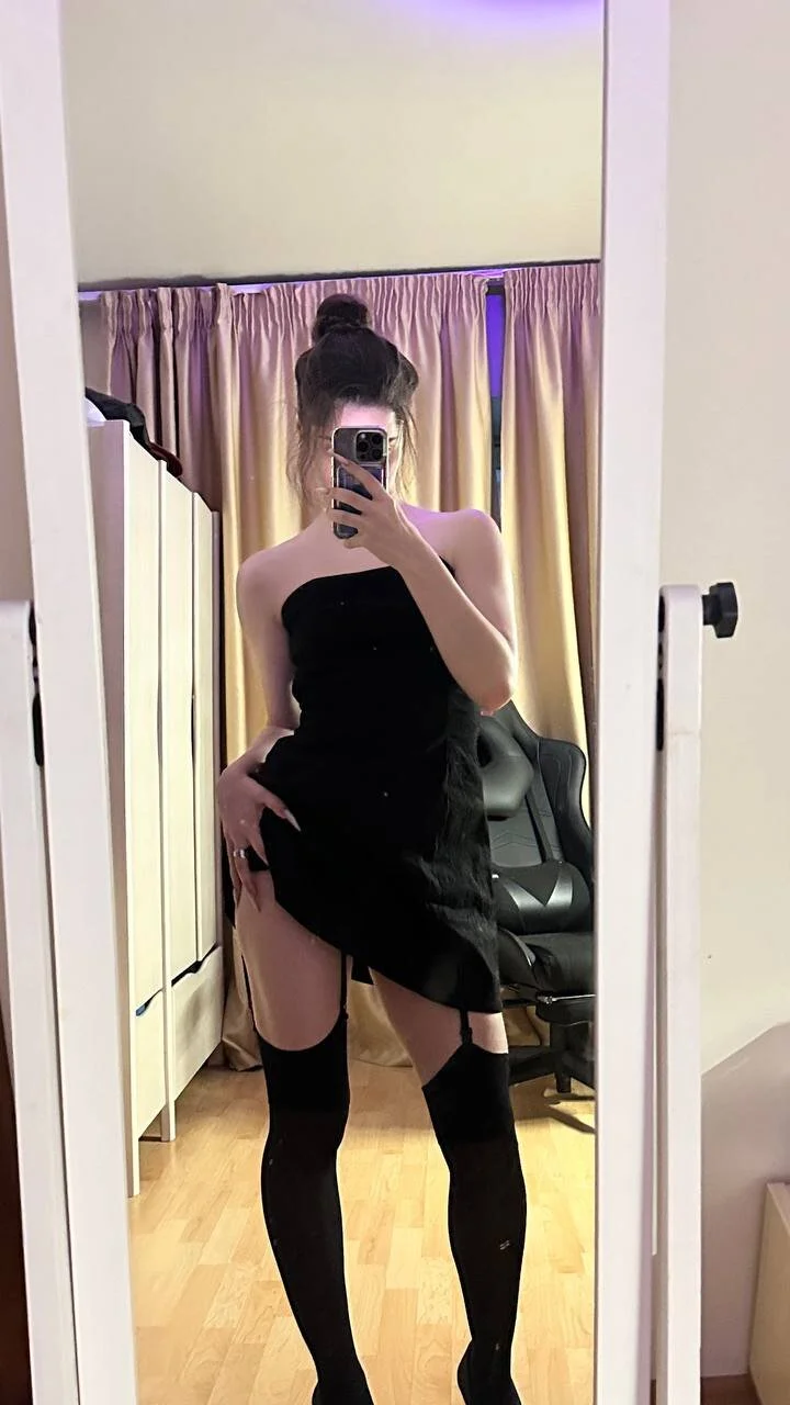 XXX Porn Photo of Nude miss__evelyne 3
