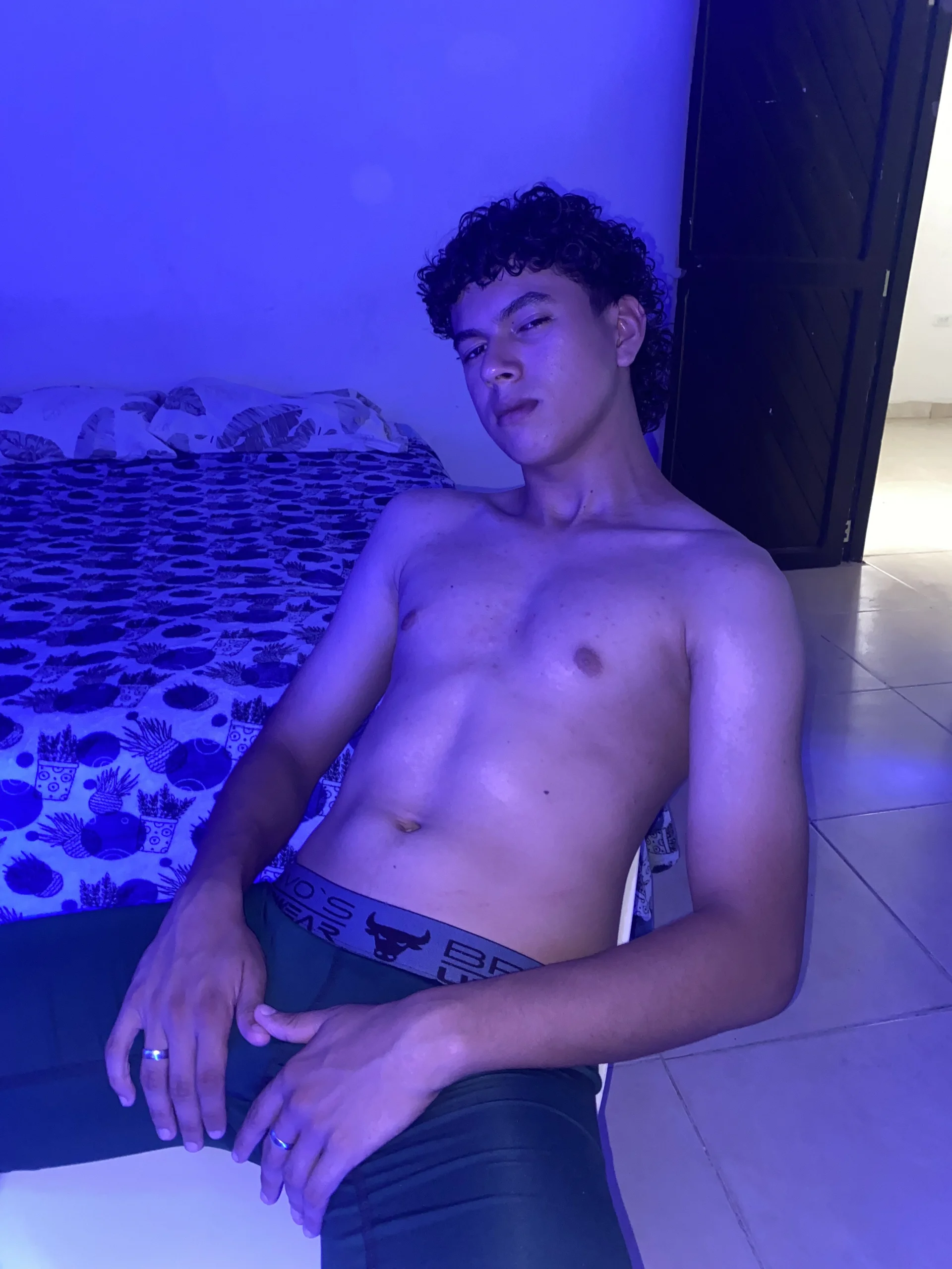 XXX Porn Photo of Nude Santy_Stump 4
