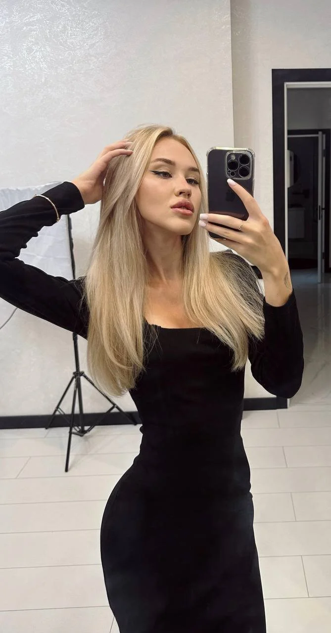 XXX Porn Photo of Nude emydollyy 1