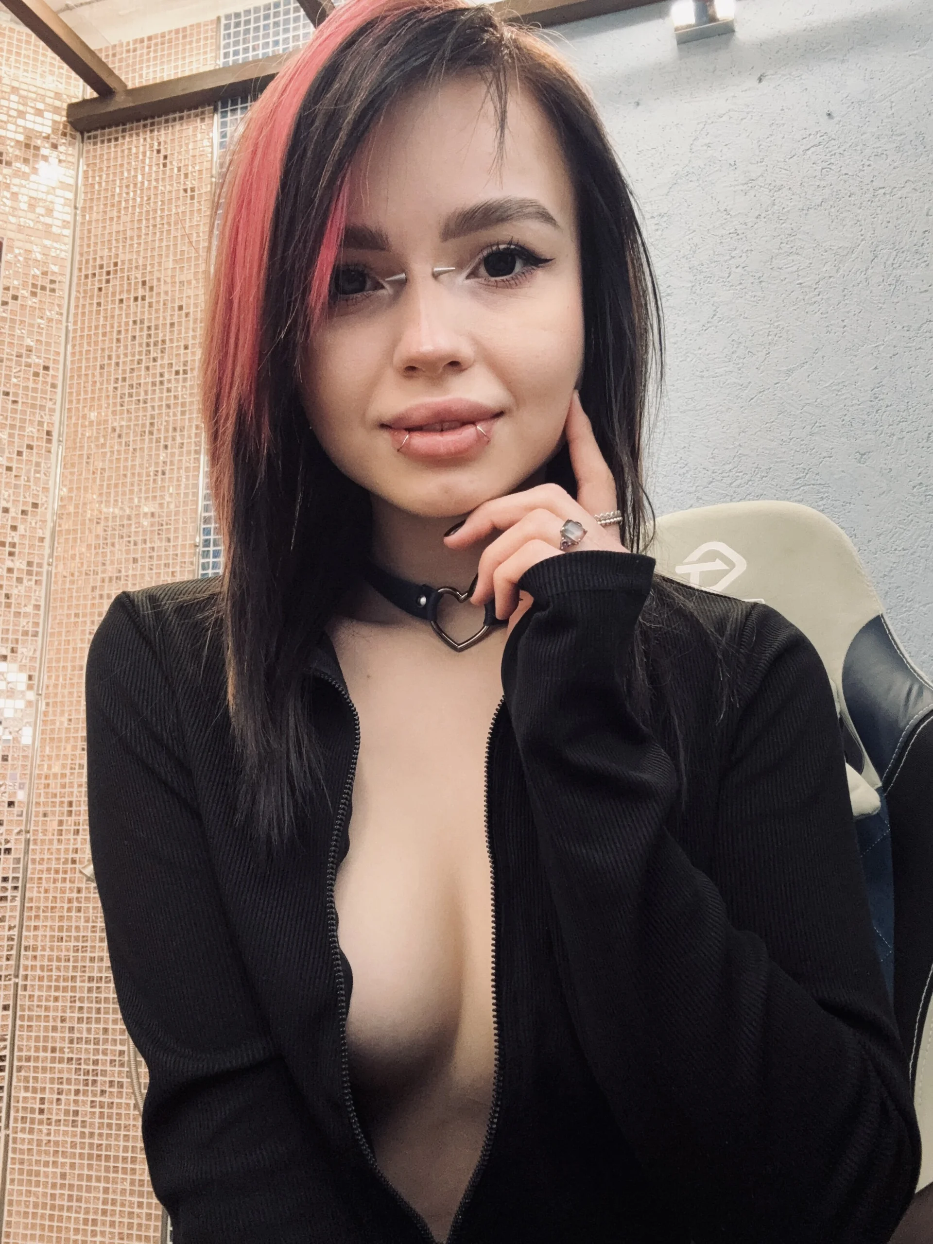 XXX Porn Photo of Nude emodreamgirl 1