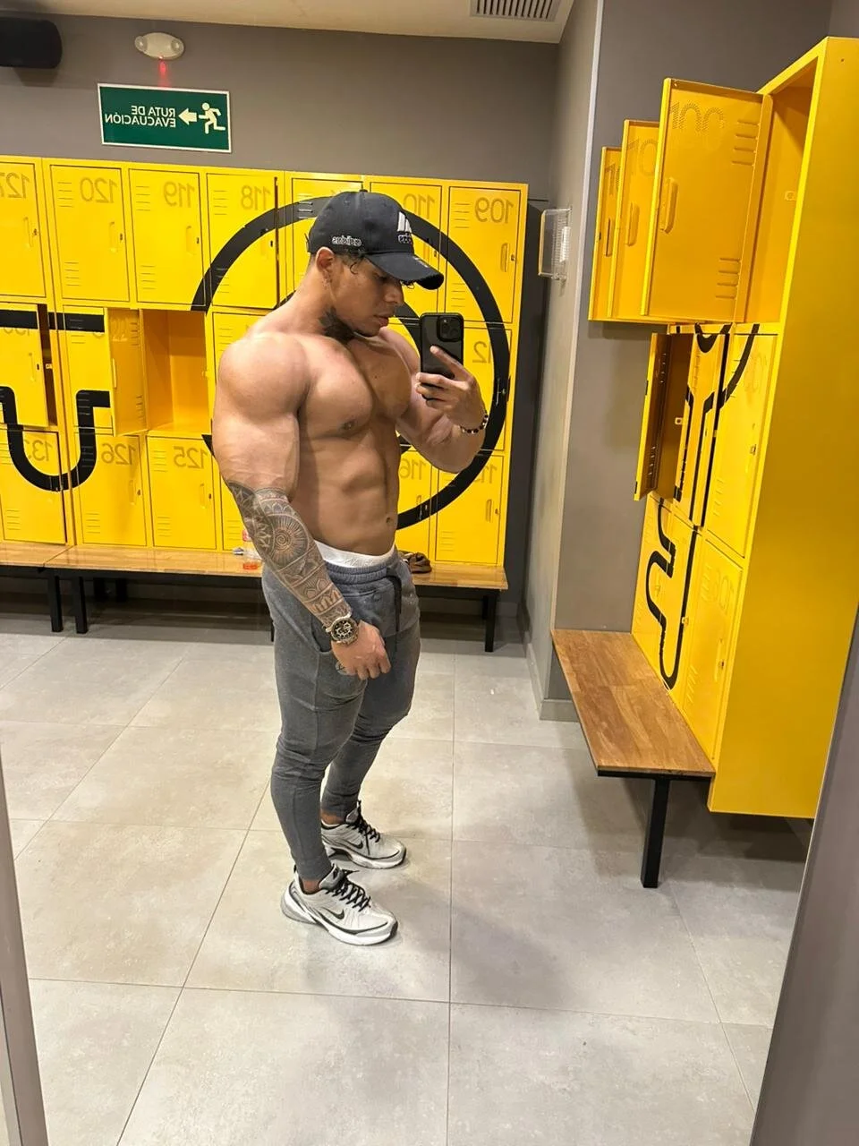 XXX Porn Photo of Nude bradley_smith 14