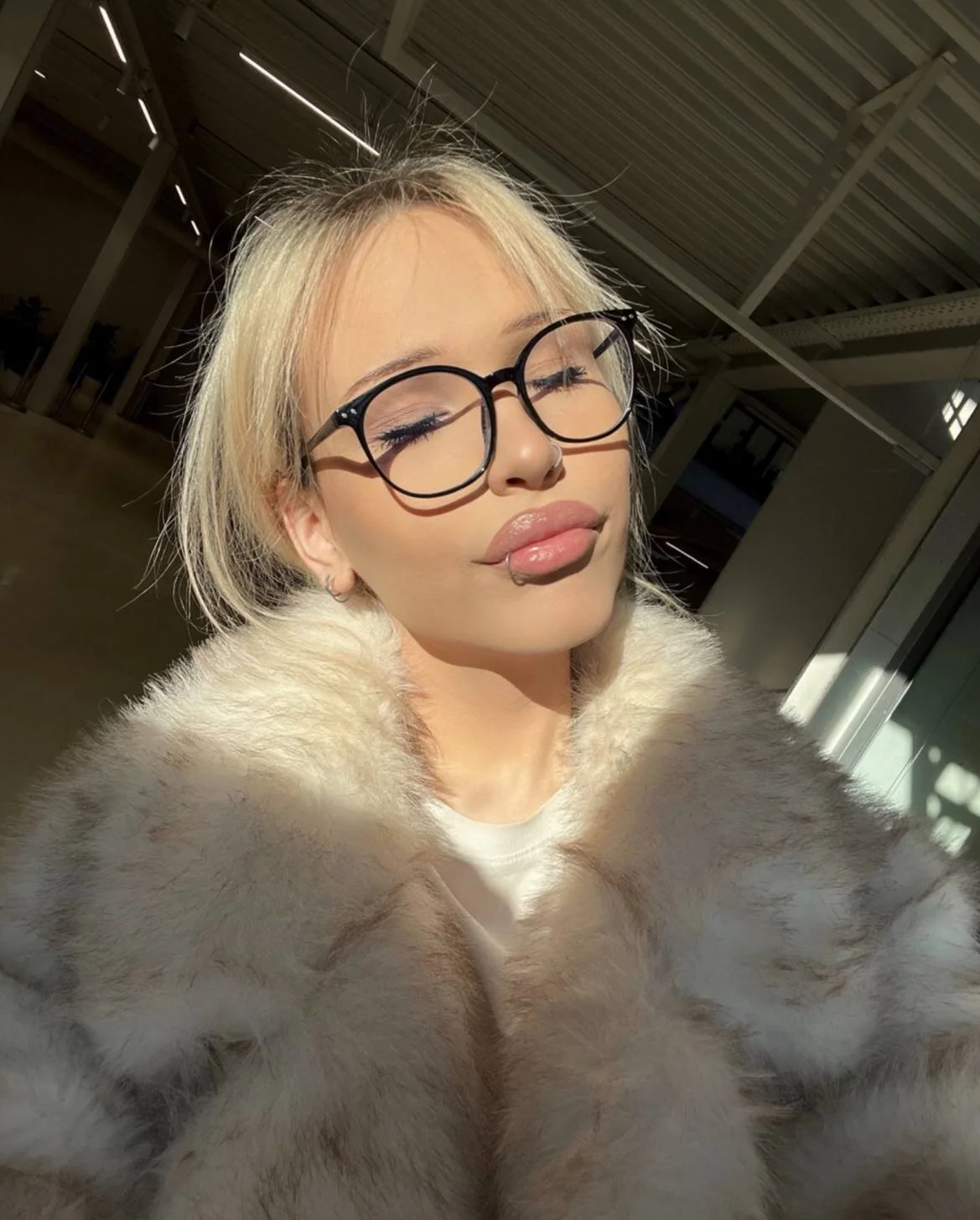 XXX Porn Photo of Nude KristiFlash 3
