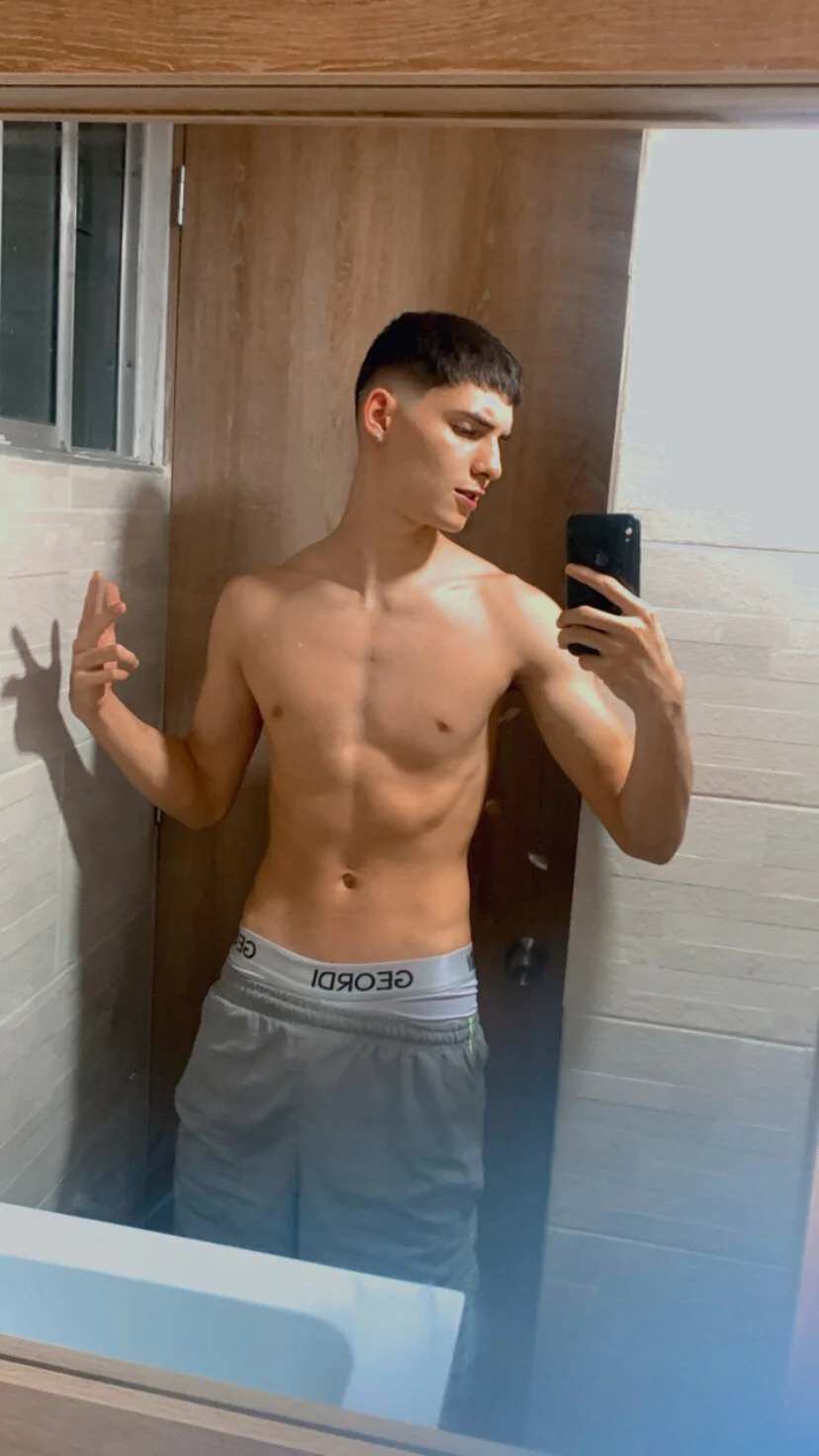 XXX Porn Photo of Nude god_drake 41