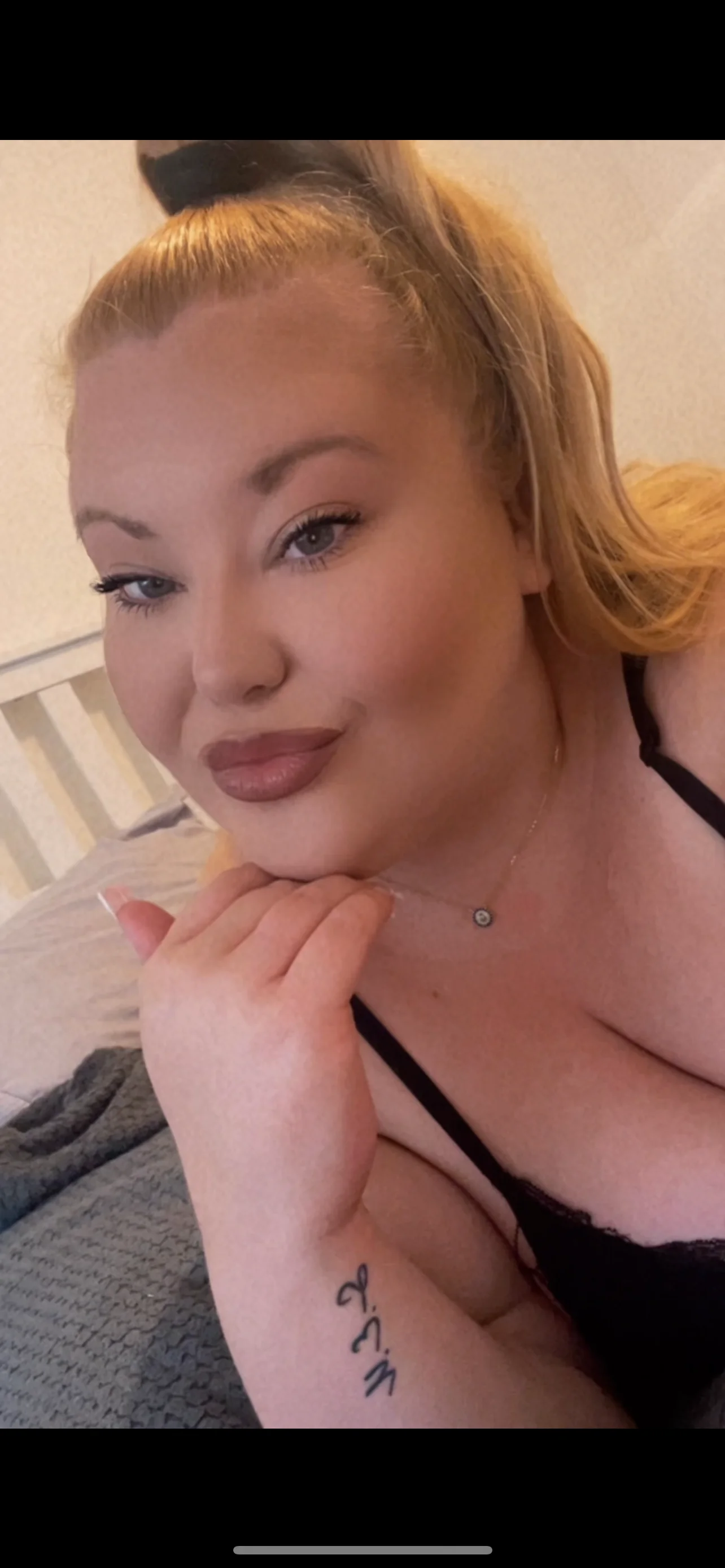 XXX Porn Photo of Nude Busty-BBW-Emilie 1