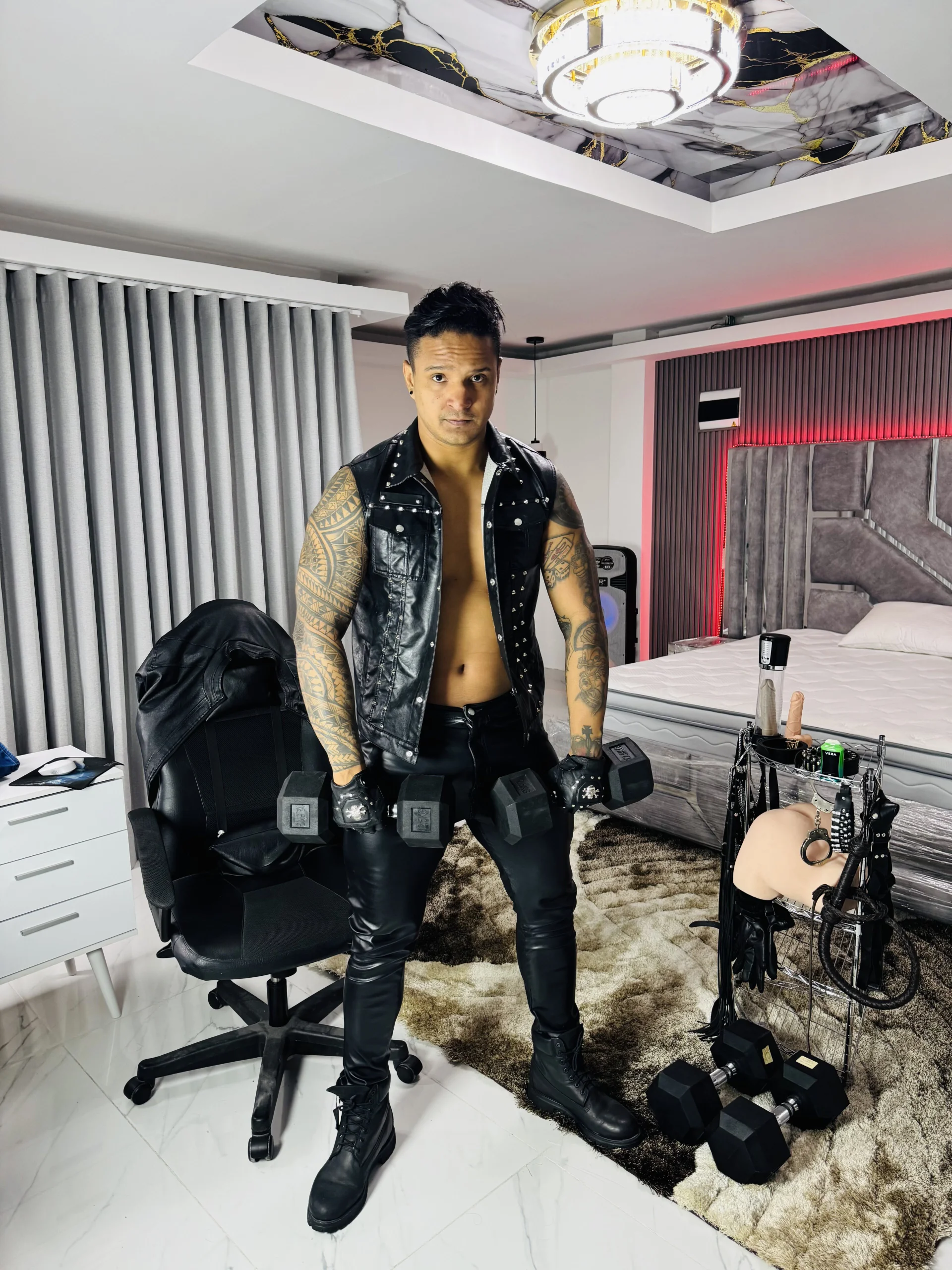 XXX Porn Photo of Nude master_leather 41