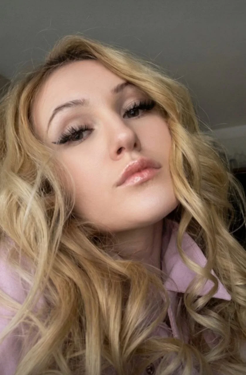 XXX Porn Photo of Nude VivianBlond 1