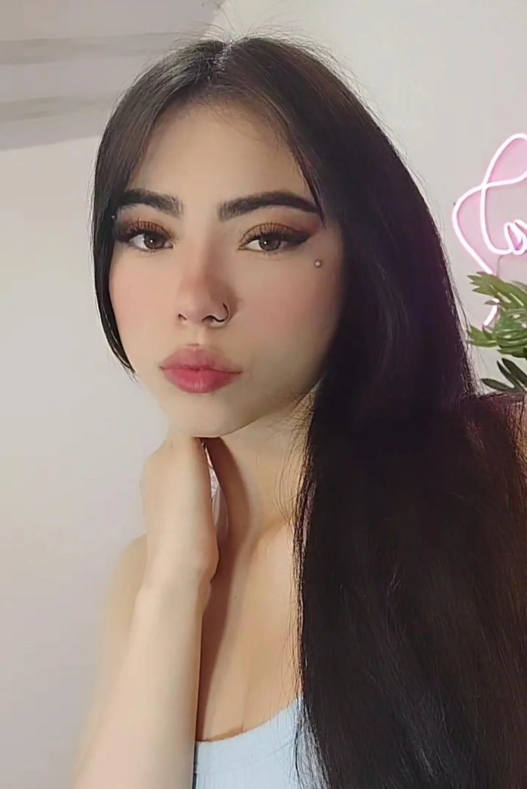 XXX Porn Photo of Nude Roxanne_tay 3