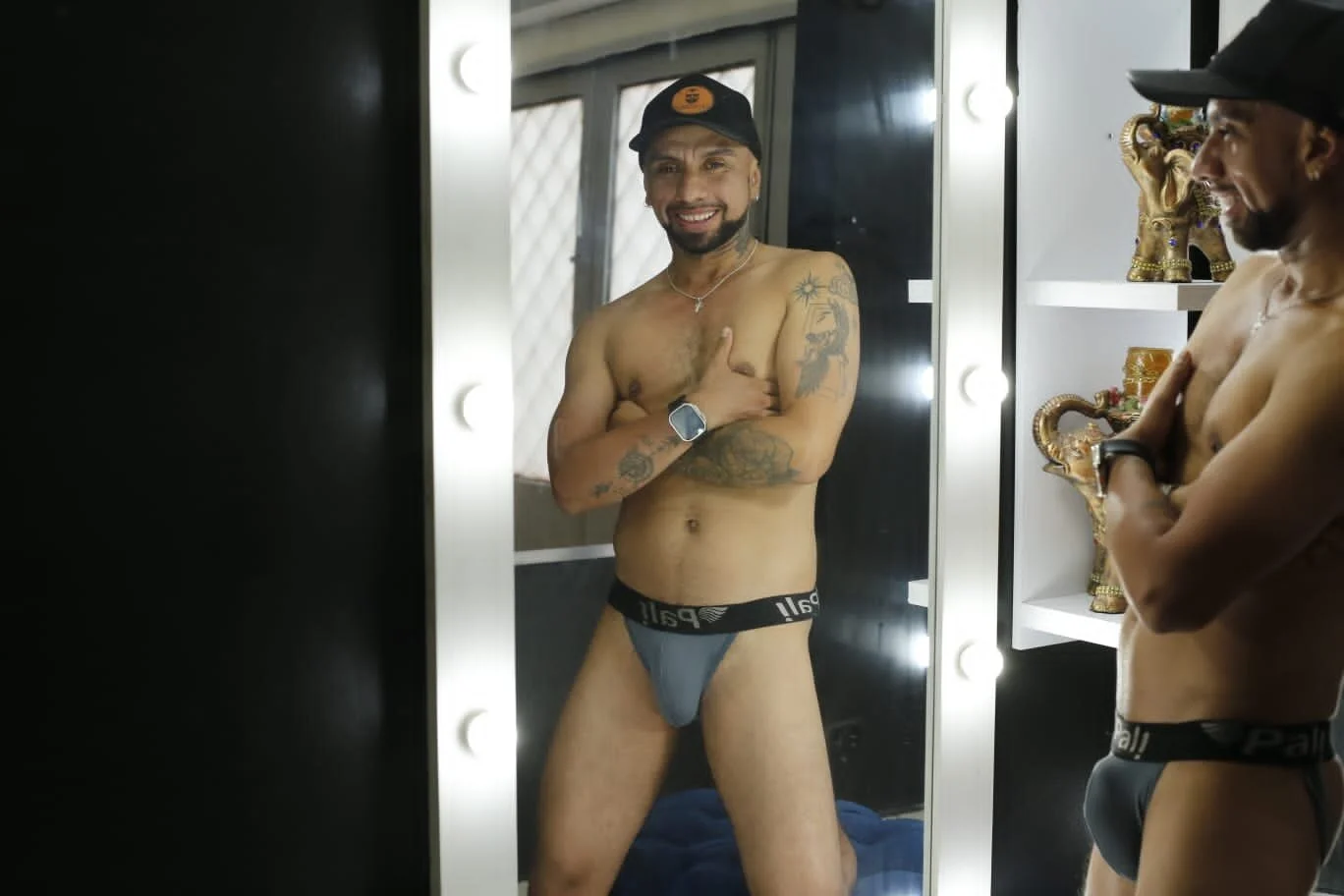 XXX Porn Photo of Nude Arian_Pervert 32