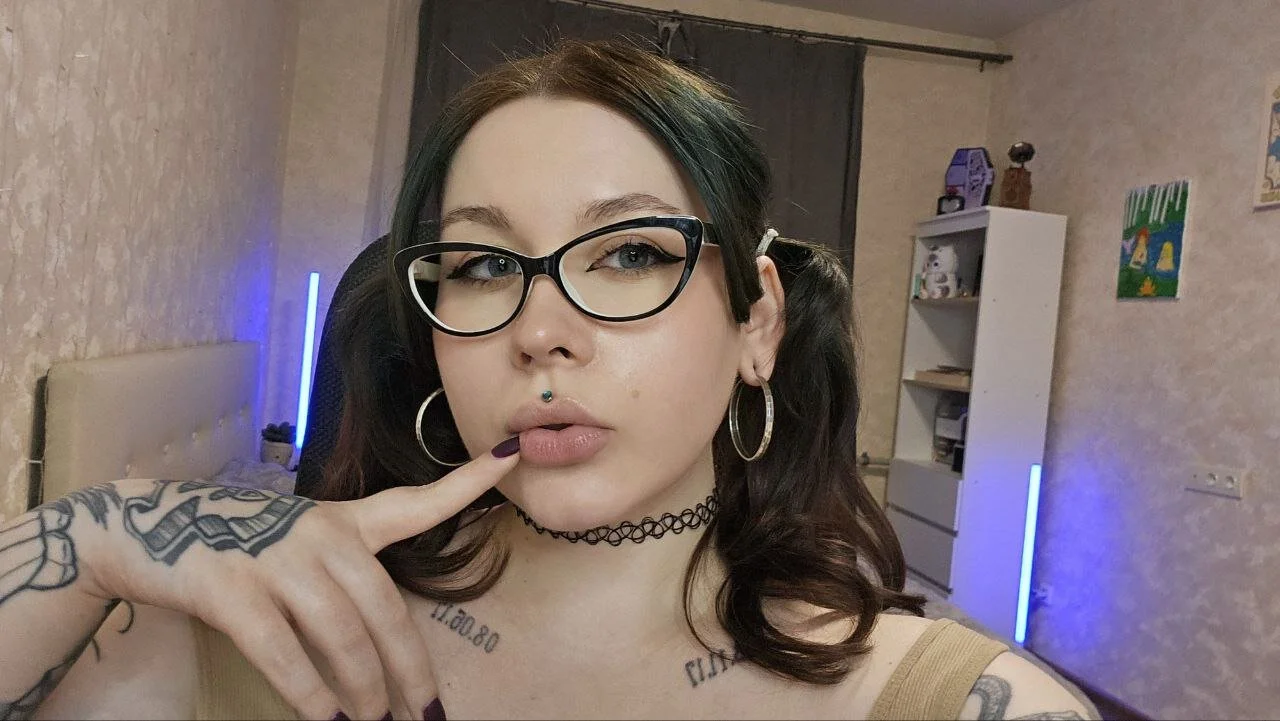 XXX Porn Photo of Nude ur_geekgirl 5