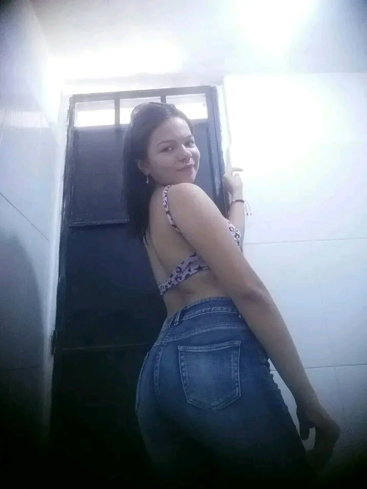 XXX Porn Photo of Nude Lady_Roger 19