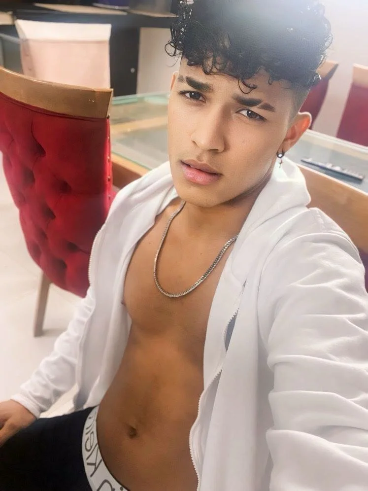 XXX Porn Photo of Nude jamescurly00 19