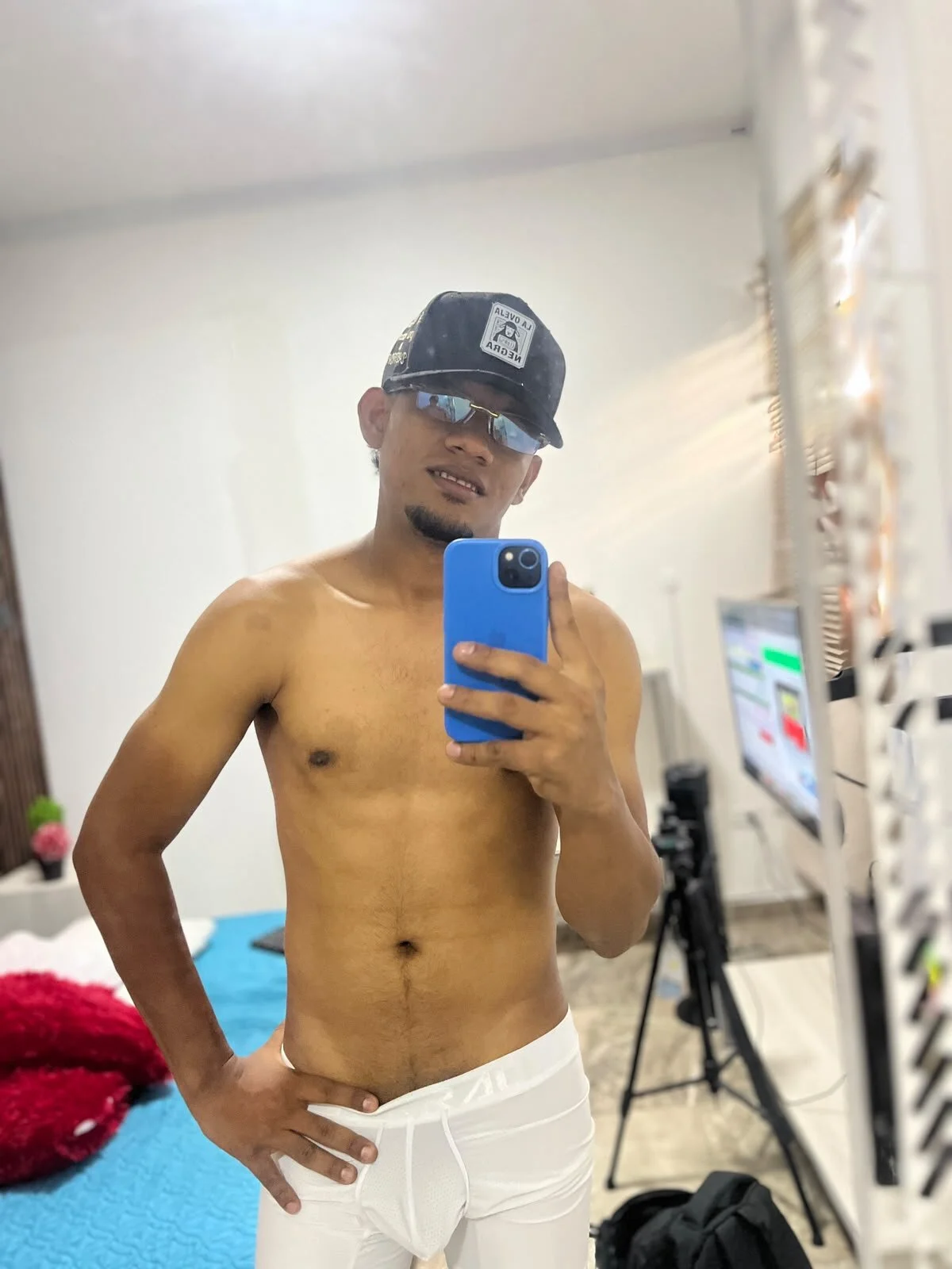 XXX Porn Photo of Nude Leo27__ 1