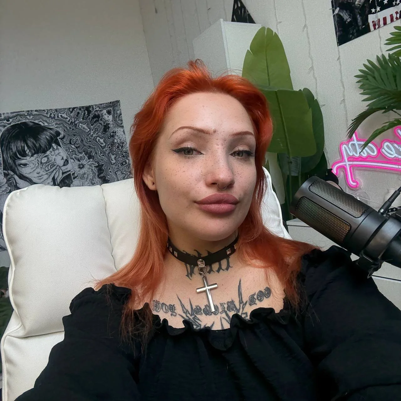XXX Porn Photo of Nude violetviolator 2