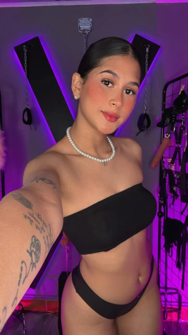 XXX Porn Photo of Nude MissVicky_SlaveLiah_BDSM 7