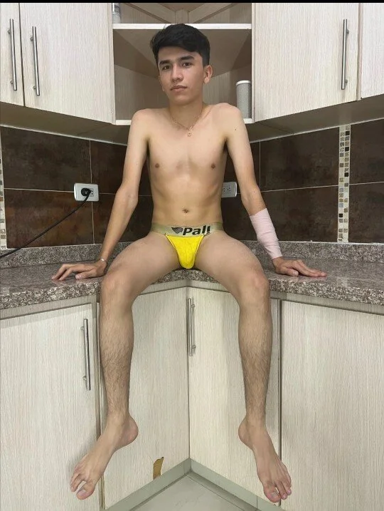 XXX Porn Photo of Nude benji_hoter 29