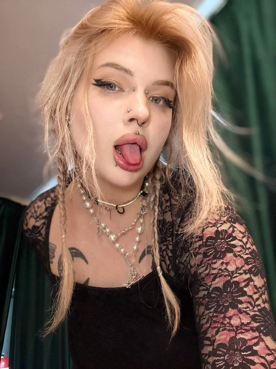 XXX Porn Photo of Nude DriveThruCiri 5