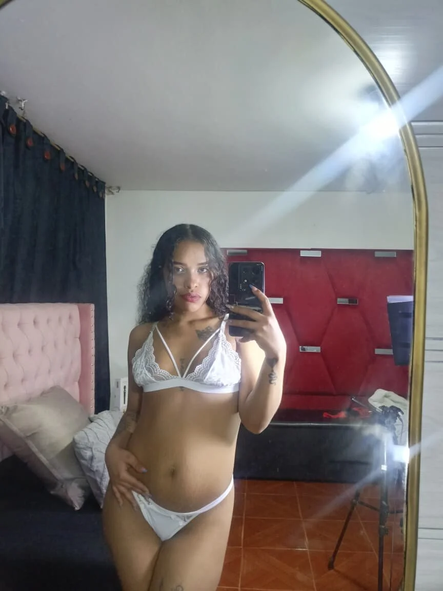 XXX Porn Photo of Nude Korinna_Rose 3