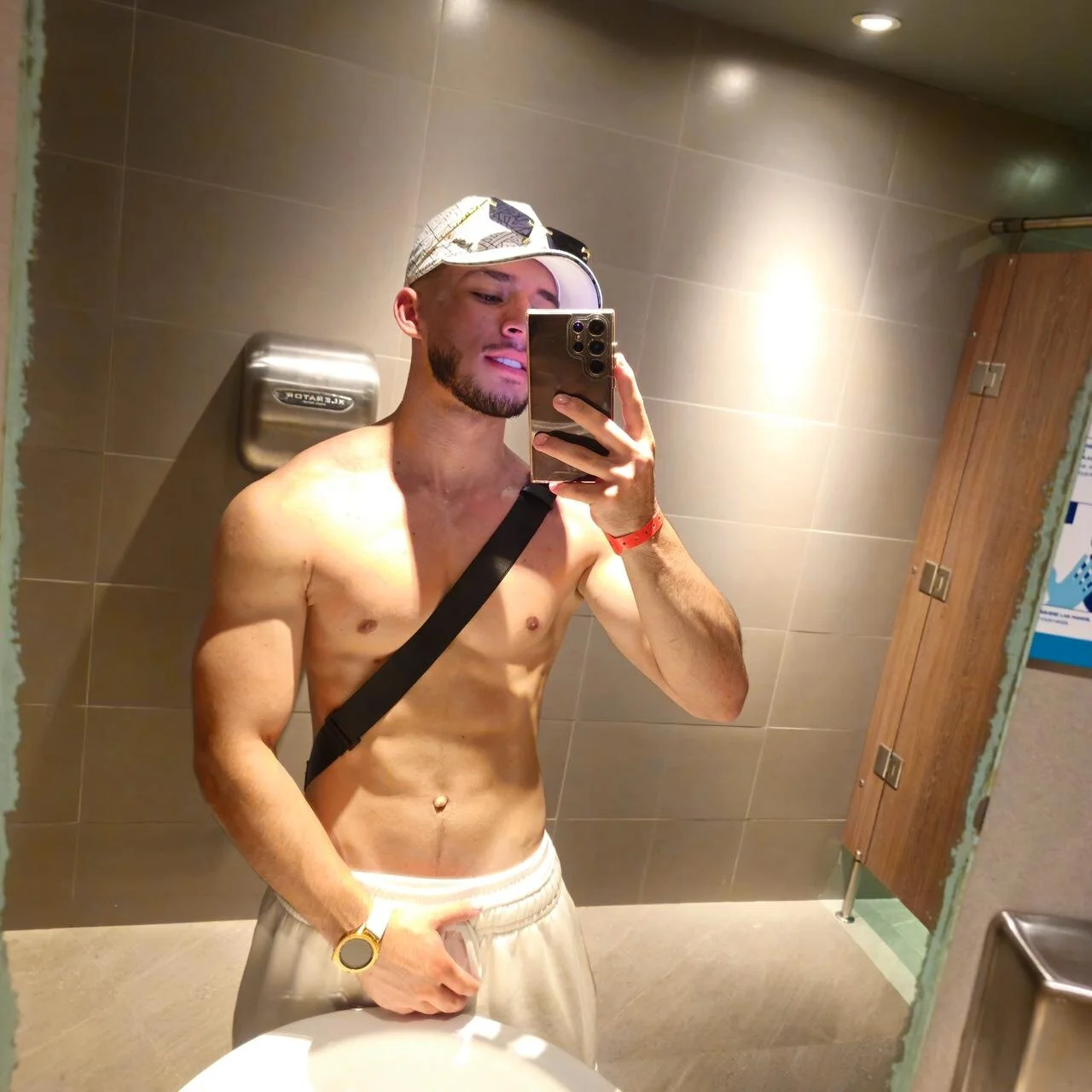 XXX Porn Photo of Nude axel_tone 2