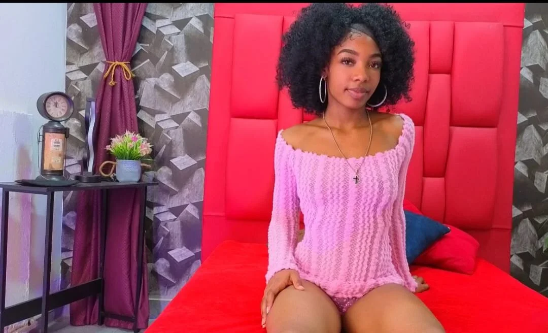 XXX Porn Photo of Nude emmaalennox__ 4