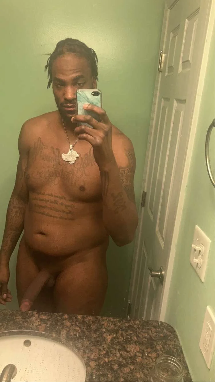 XXX Porn Photo of Nude Biglongthickman69 1